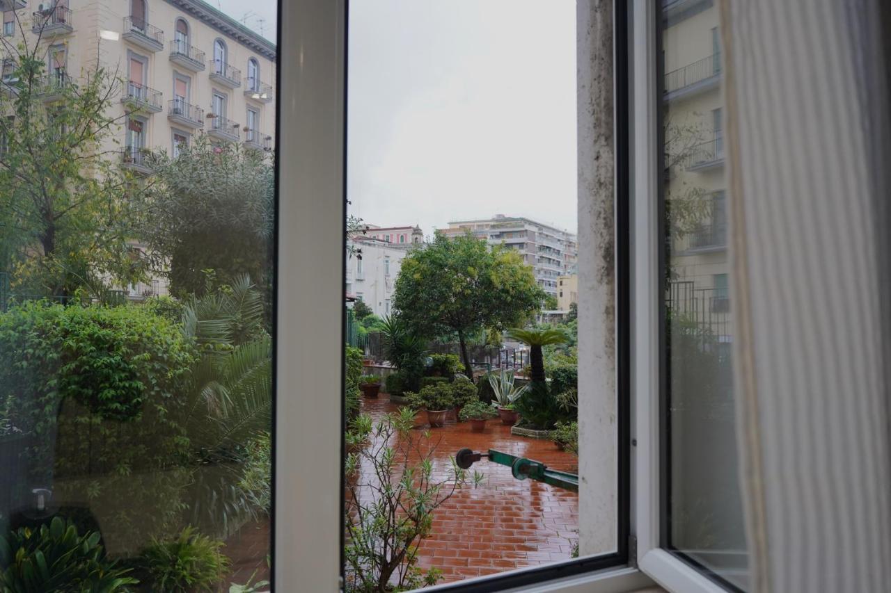 Bed and Breakfast Dimora Metro Santacroce Neapel Exterior foto